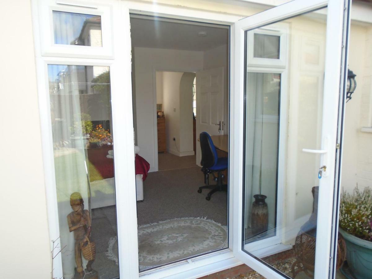 Tea In Liverpool - Private - Quiet - Ground Floor - En-Suite - Walk-In-Shower エクステリア 写真