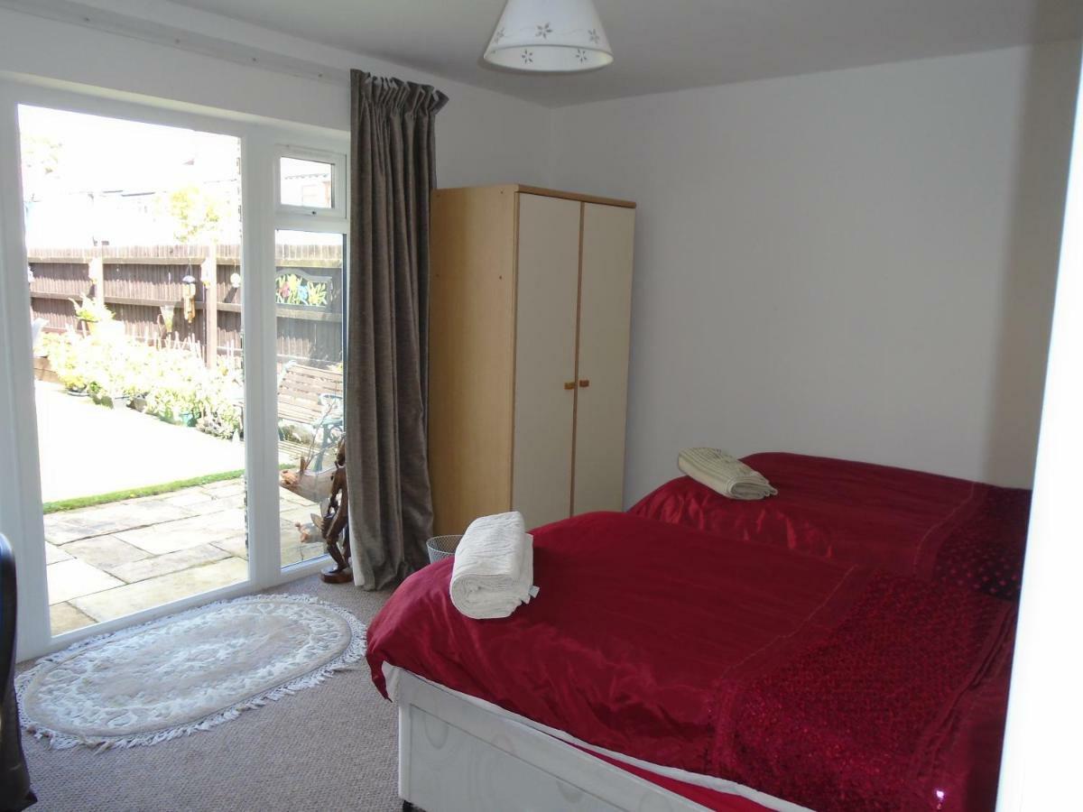 Tea In Liverpool - Private - Quiet - Ground Floor - En-Suite - Walk-In-Shower エクステリア 写真