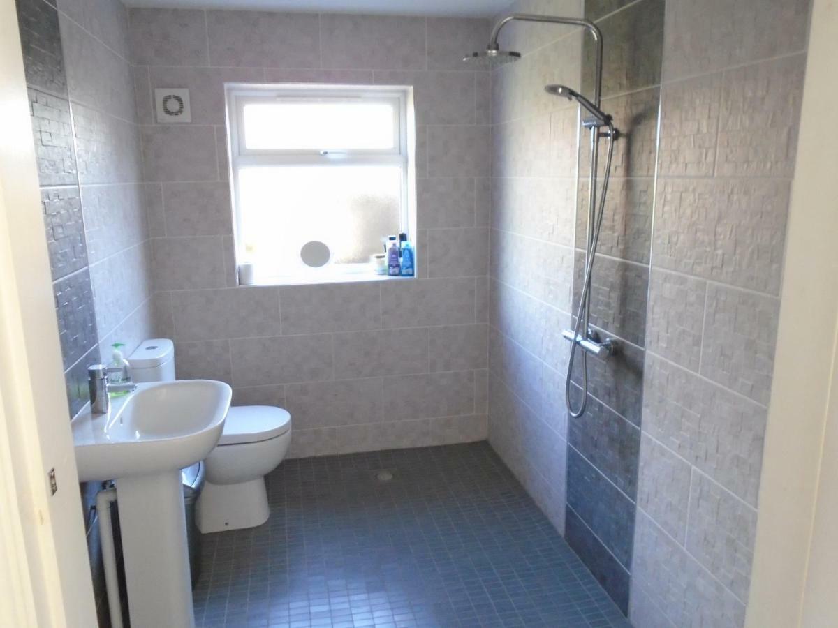 Tea In Liverpool - Private - Quiet - Ground Floor - En-Suite - Walk-In-Shower エクステリア 写真