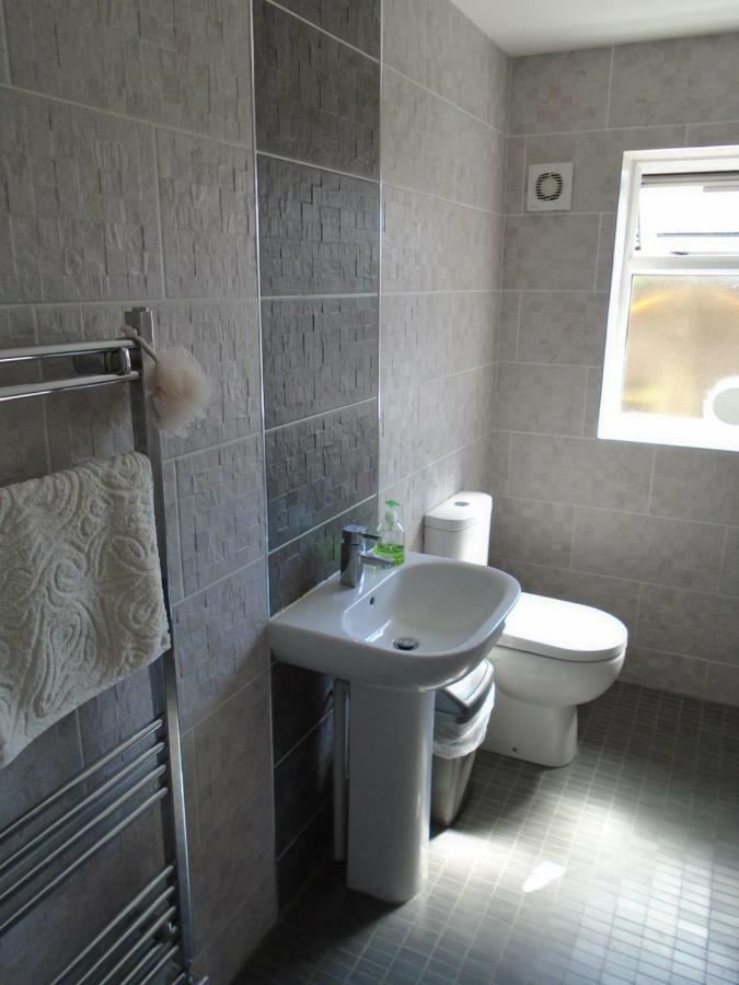 Tea In Liverpool - Private - Quiet - Ground Floor - En-Suite - Walk-In-Shower エクステリア 写真