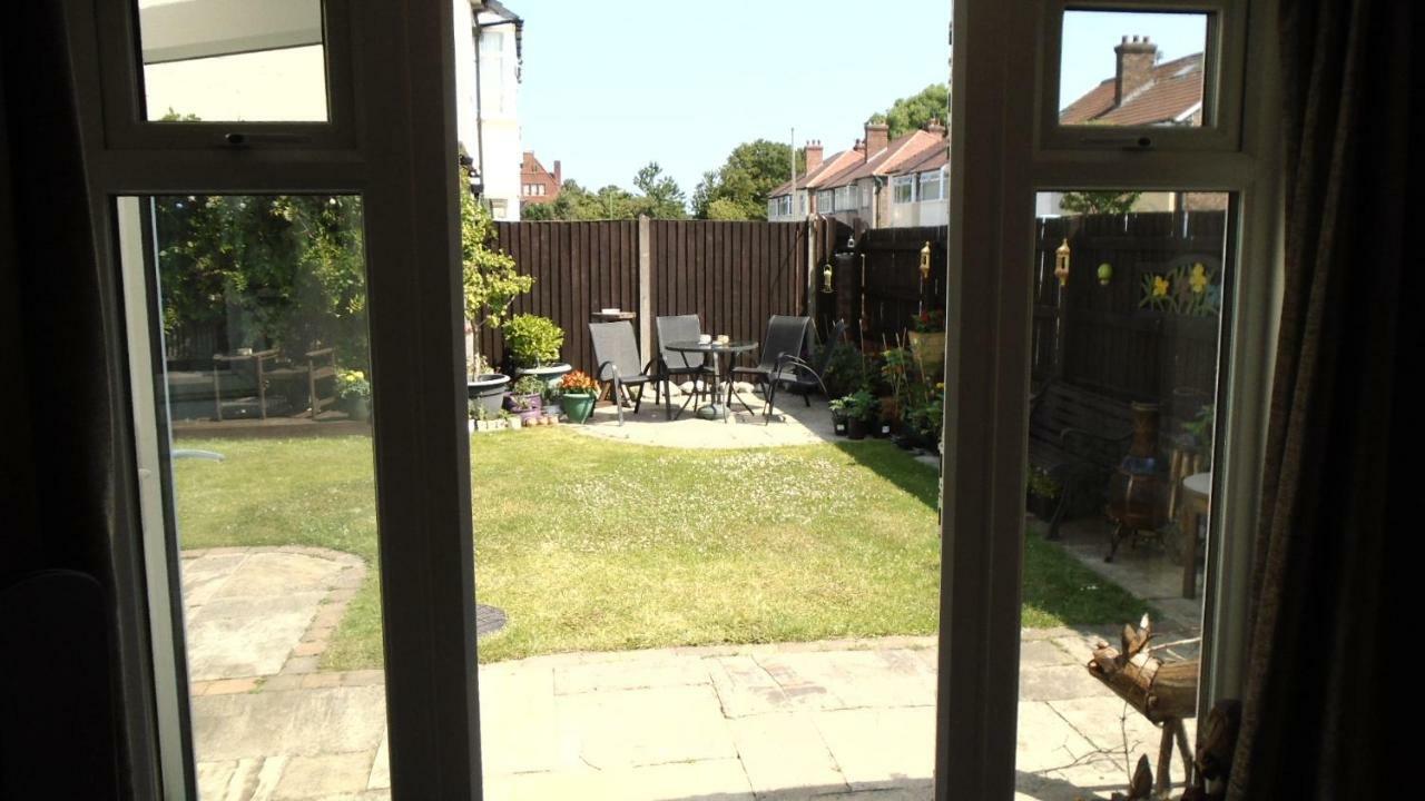 Tea In Liverpool - Private - Quiet - Ground Floor - En-Suite - Walk-In-Shower エクステリア 写真